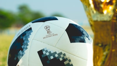 من هو اللاعب الوحيد الذي فاز بدوري أبطال أوروبا مع ثلاثة أندية مختلفة؟