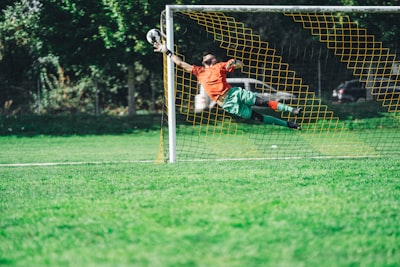 من هو أفضل لاعب كرة قدم في العالم 2025؟